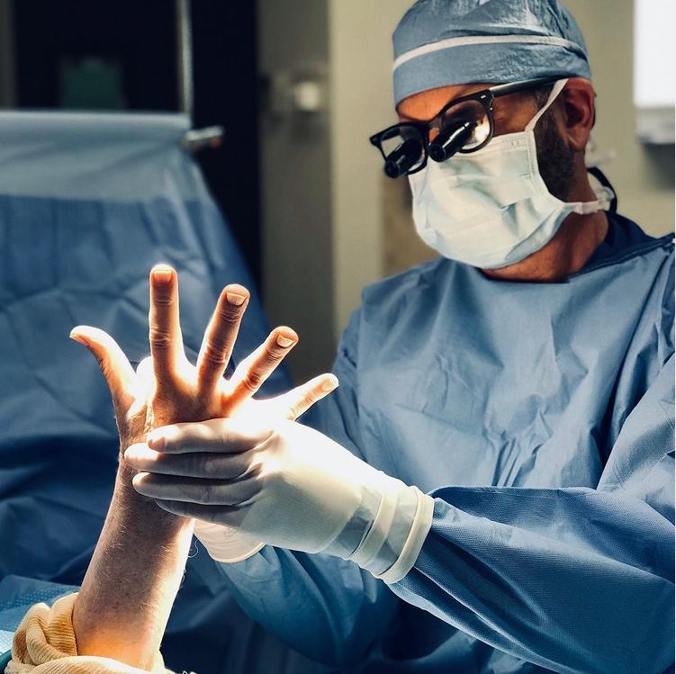 Dr. Keith Raskin performs hand surgery from his New York surgery center